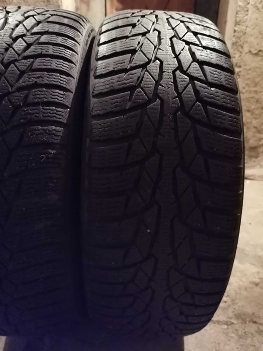 Продавам 2 броя зимни гуми 195.65.15 на 1 сезон дот 2021 Nokian
