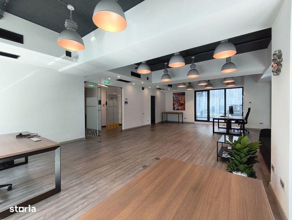Birou și curte 100 mp in Centru, curte proprie și loc parcare.