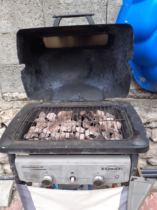 Газово барбекю с лава камъни