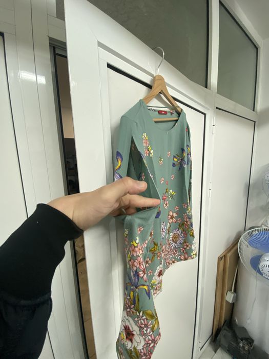 Дамска риза с цепки на ръкавите