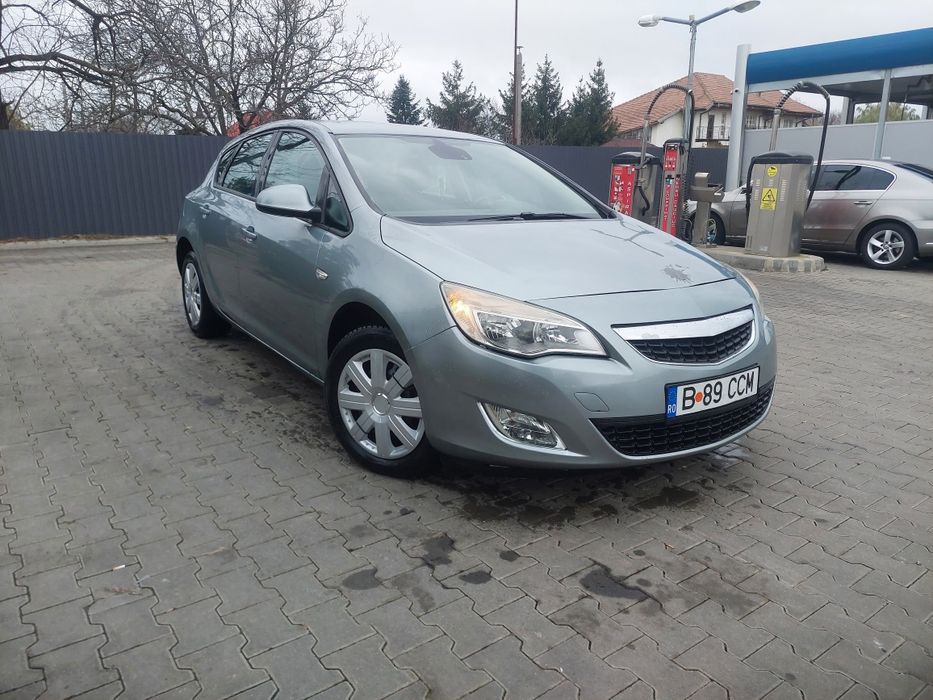 Opel astra j   .