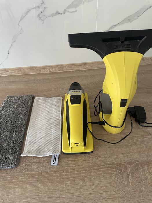 Vand aparat de curatat geamuri cu vibratii si aspirator de geamuri.