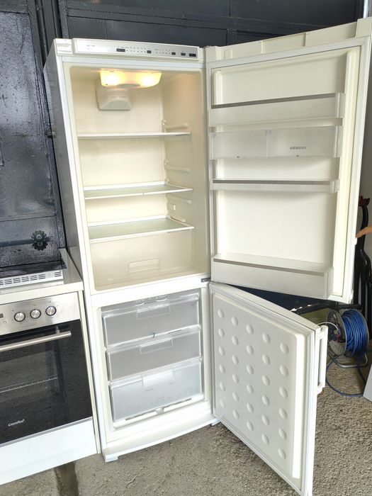 Mobilă Bucătărie albă complet echipată