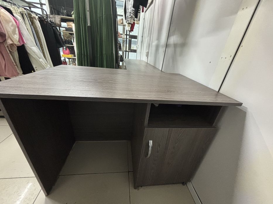 Продаются шкафы,стеллажи