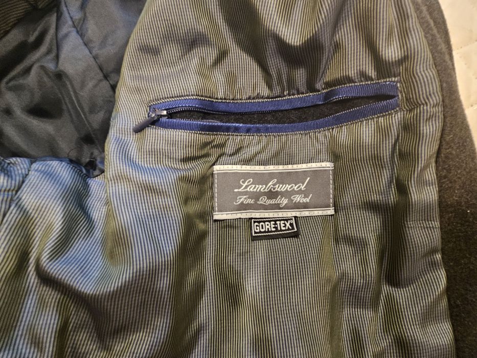 Продавам мъжко вълнено палто с Gore Tex мембрана Daniel Hechter