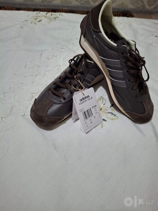 Yangi , original Adidas Country OG