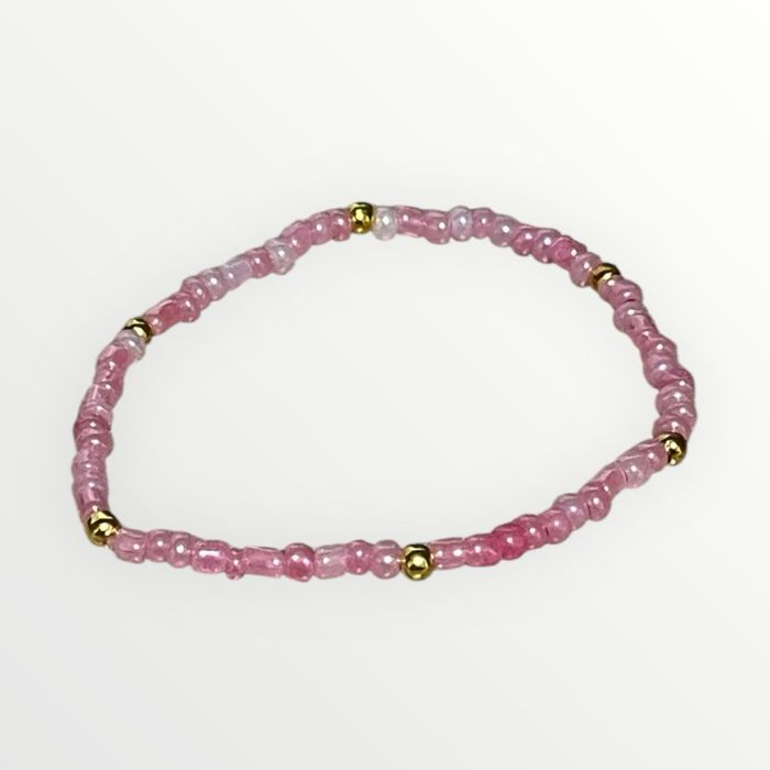 Розова гривна със златни мъниста