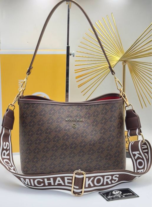 Geanta Michael Kors noua !!! Dimensiuni 35/21 !!!