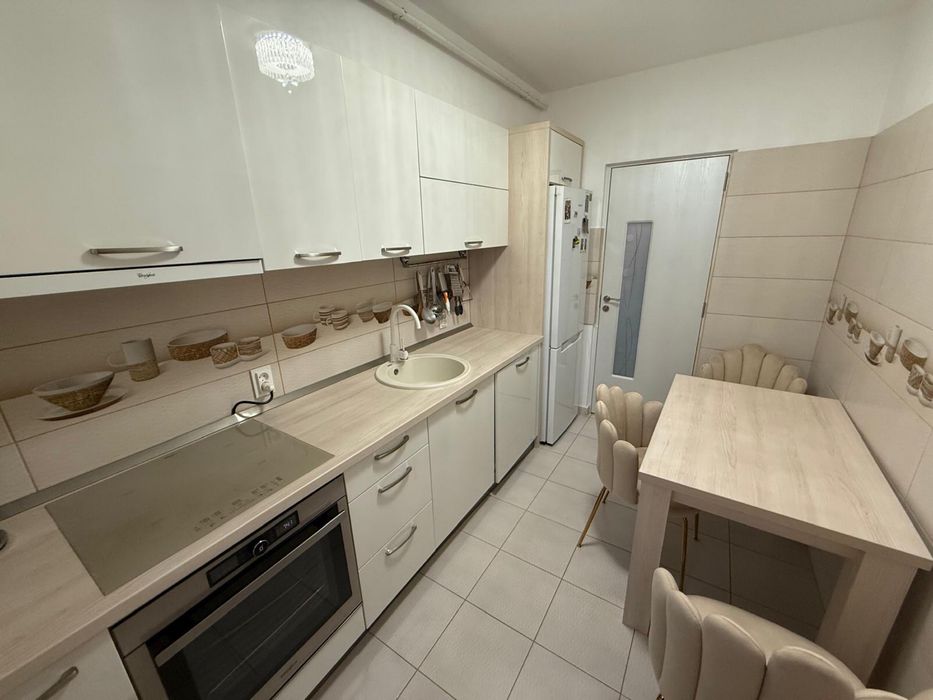 Vand apartament cu 2 camere
