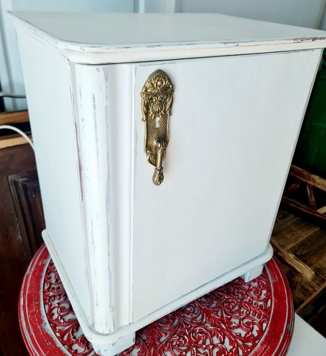 Consola din lemn.Set masa+3 scaune .Noptiere