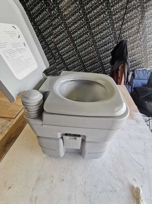 Къмпинг преносима тоалетна