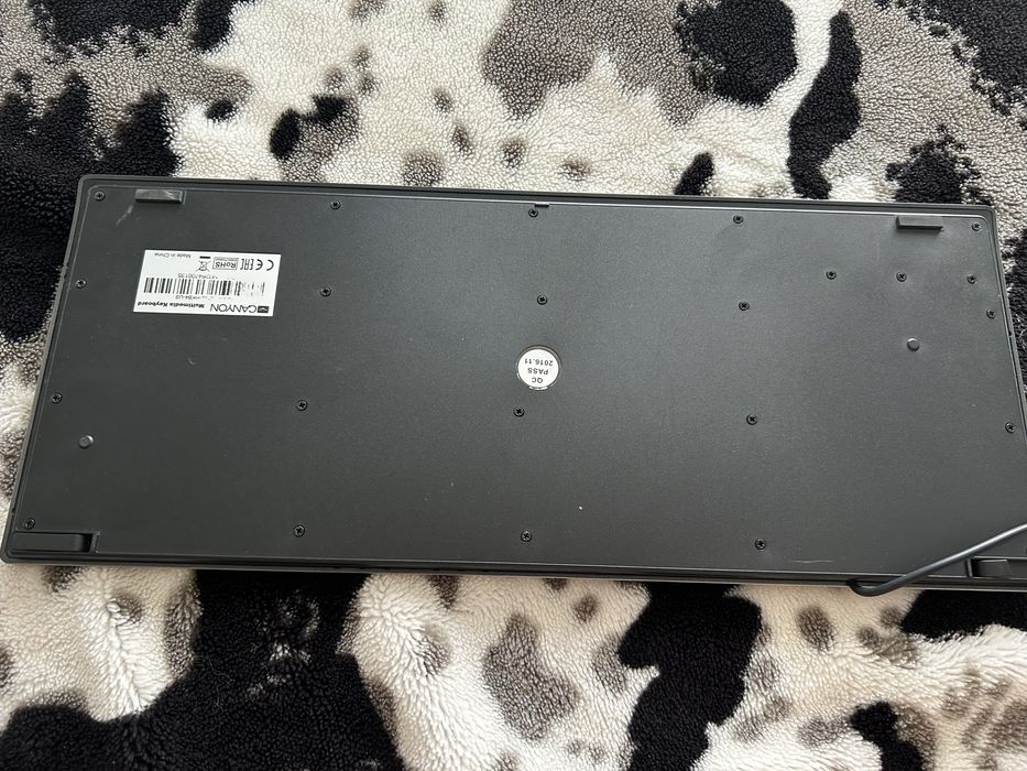 Vand doua tastaturi de calculator