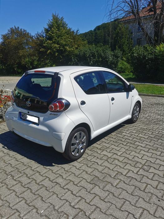 Vând Toyota Aygo An 2013