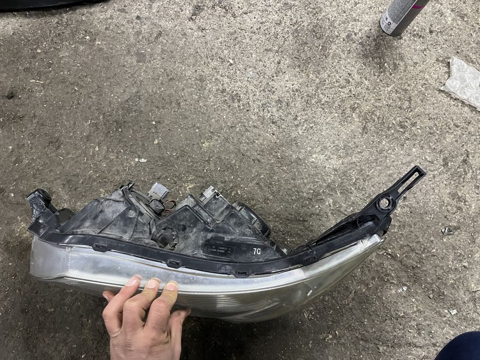 2 броя ляв фар Subaru Forester 3