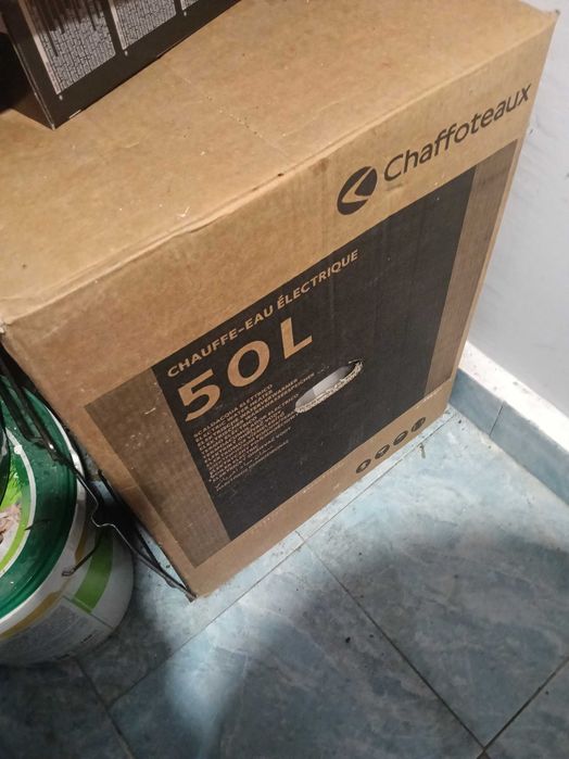 Vând boiler electric nou 50 l 1200 W