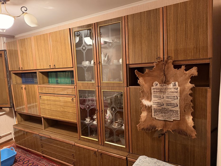 Стенка вместительная, сотояние хорошее!