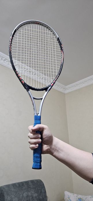 Теннисная ракетка