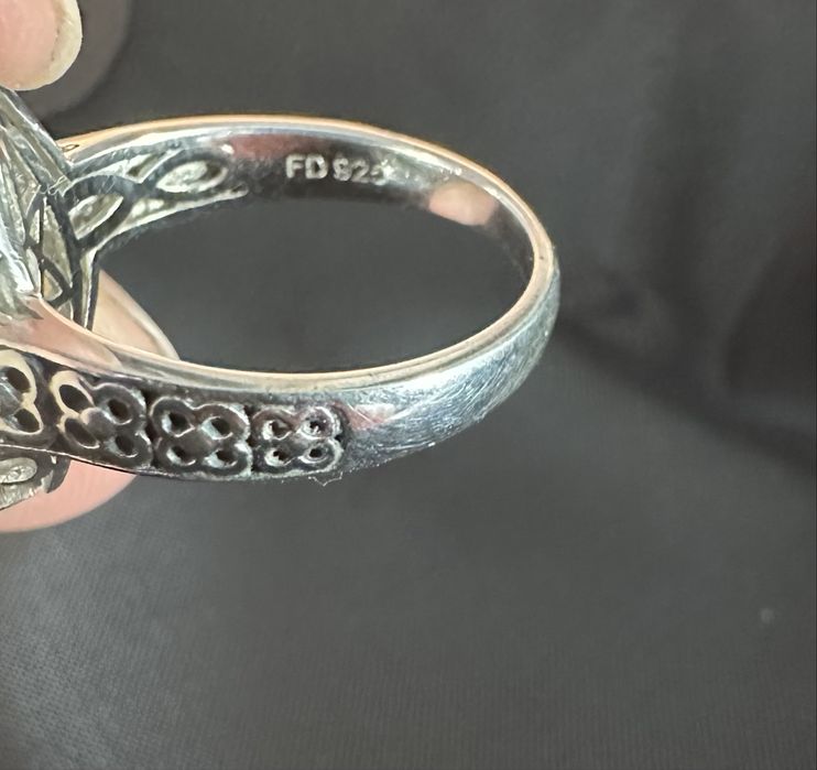 Продам серебрянное кольцо
