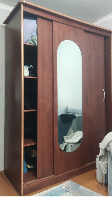 Продам шкаф спальный