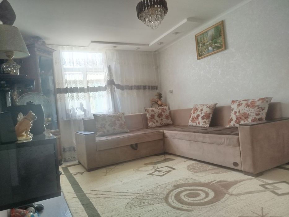 Продается свой диван уголок , размер 2,10*2,40