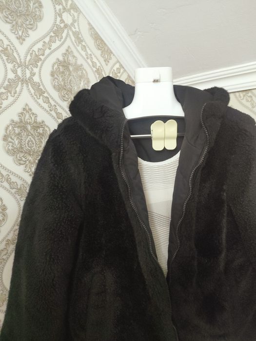 продам зимнию ккртку для девочки