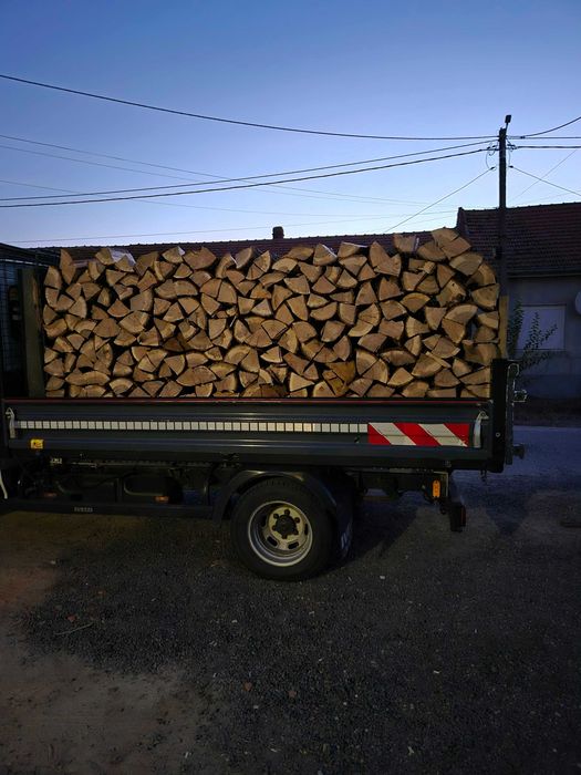 Ofertă! S.C.vinde lemn de foc tăiat si spart 350 lei/ metrul ster