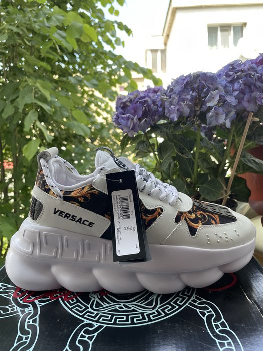 Versace chain reaction