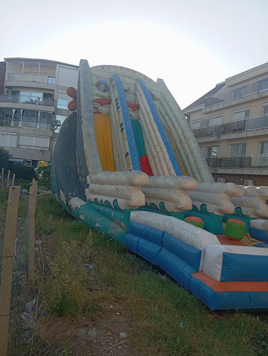 Продавам батут 15 на 8 с две духалки