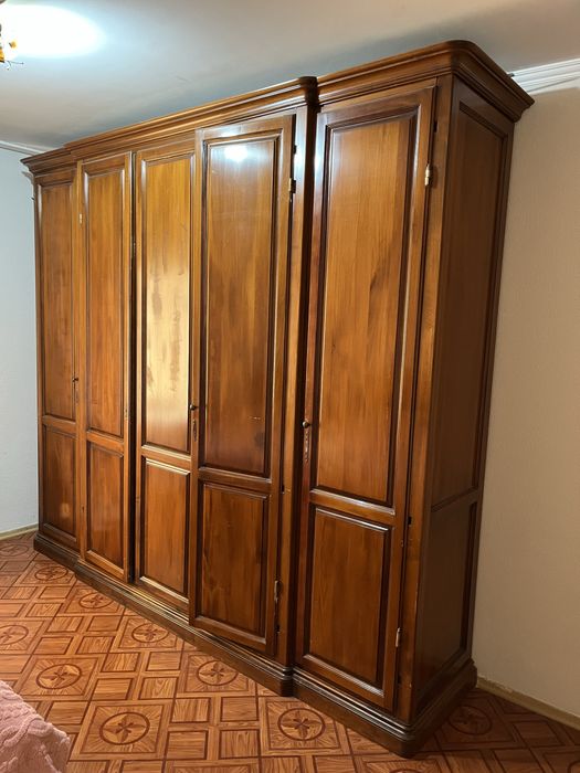 Продаю деревянный шкаф