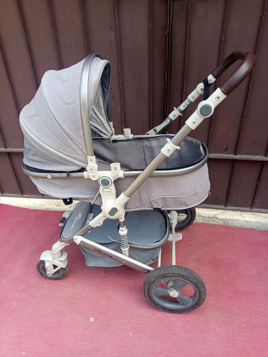 Каляска прогулочная .