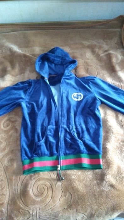 Продам три комплекта спортивной одежды на девочку