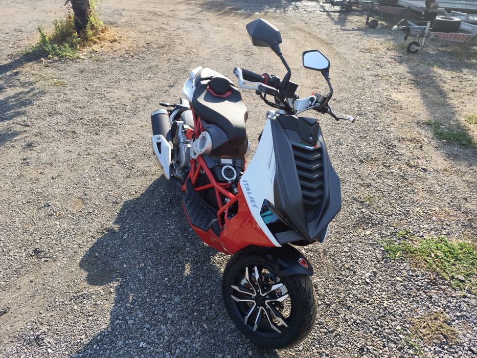 Scuter Italjet Dragster/Ducati 125 cc impecabil/full led/ABS/ESP/ETC
