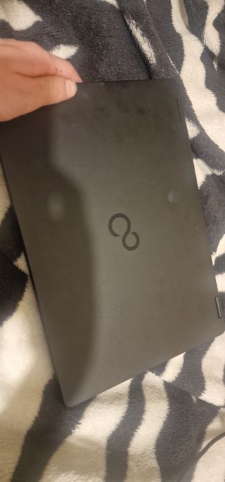 Vând Laptop fujitsu 16gb ram în stare bună