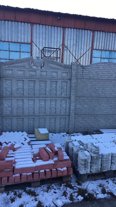 Garduri din Beton placi si stalpi