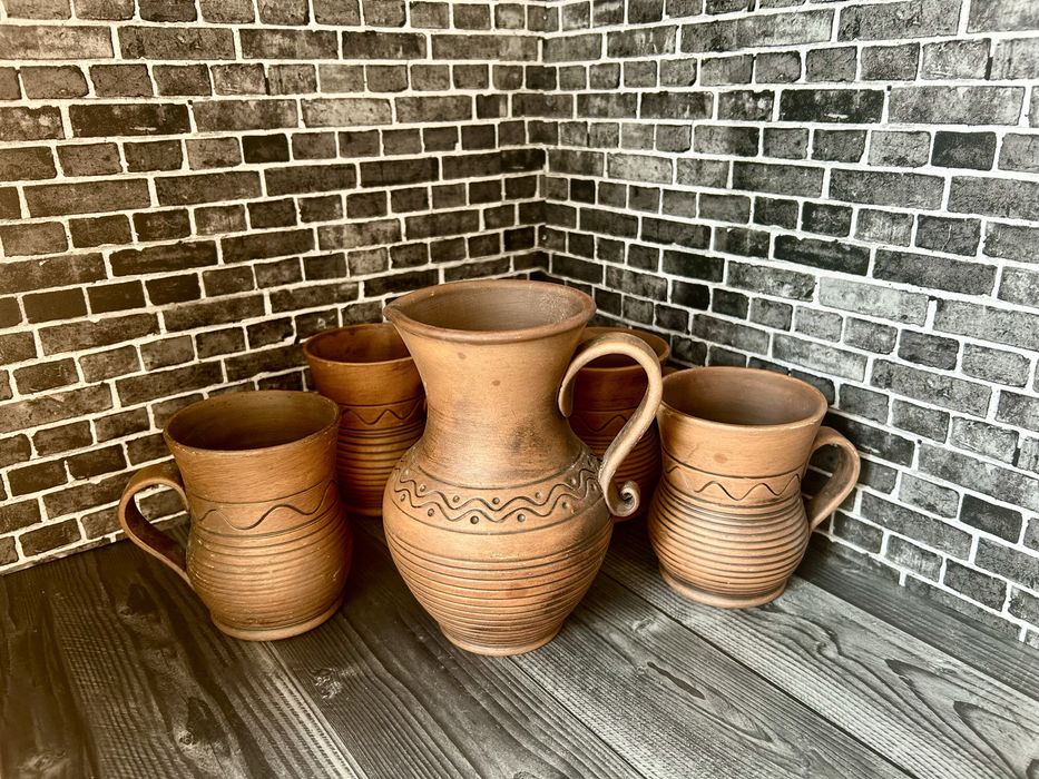 Глинянный набор. Графин и 4 кружки.