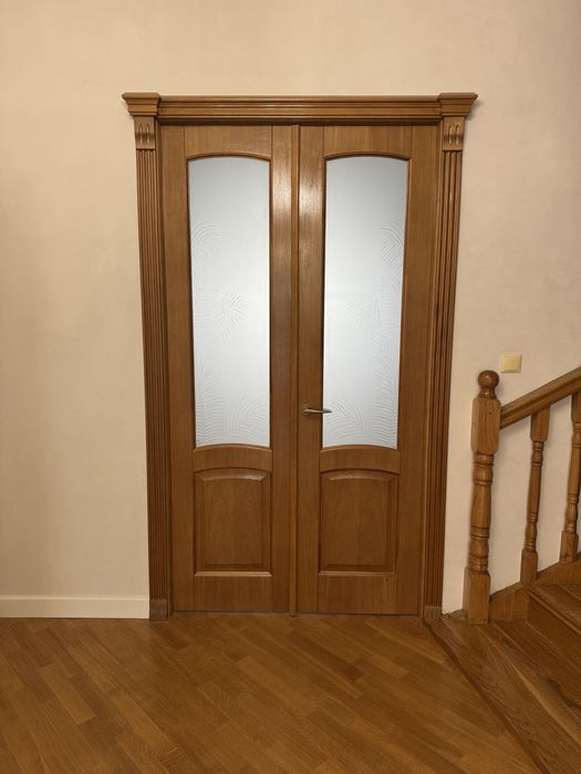 Деревянная дверь