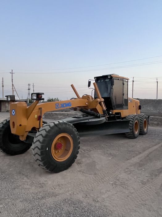 XCMG GR180 автогрейдер