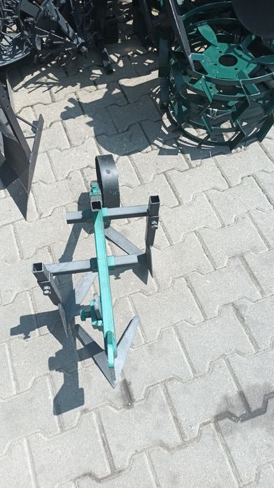 Prasitoare rarita bilonat sapat scos cartofi ceapa usturoi lalele