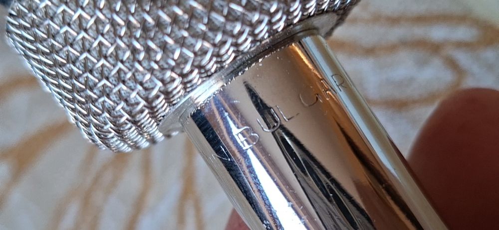 Чисто нов български ретро микрофон