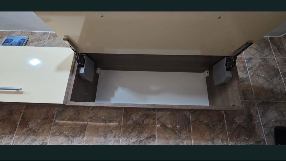 Corp suspendat cu blum