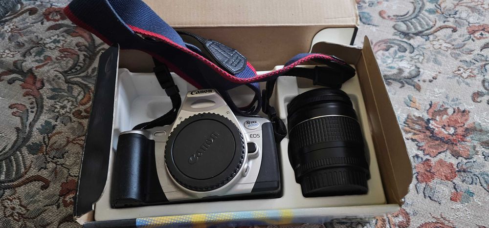 Canon EOS Rebel 2000 35mm Film SLR Camera Kit with 28-80mm Lens