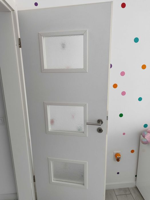 интериорни крила, ляво и дясно