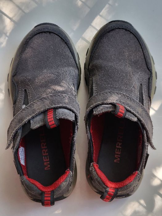 Школьные туфли .