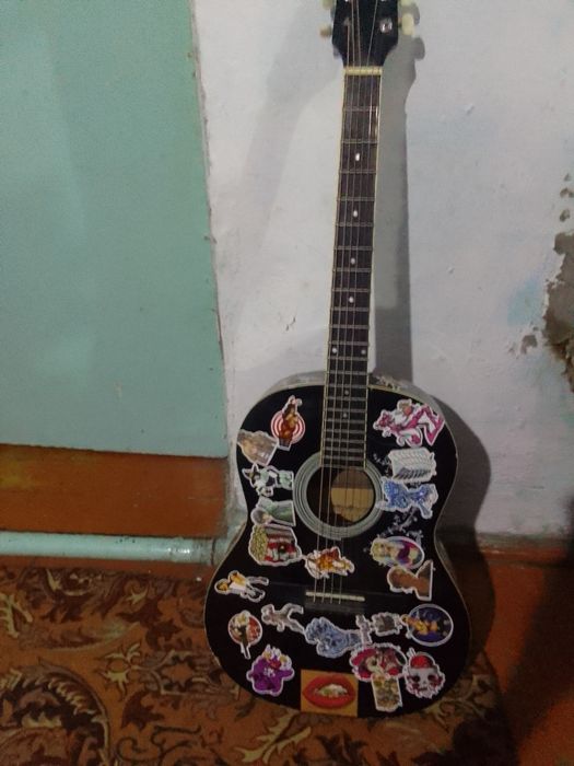 Гитара акустическая