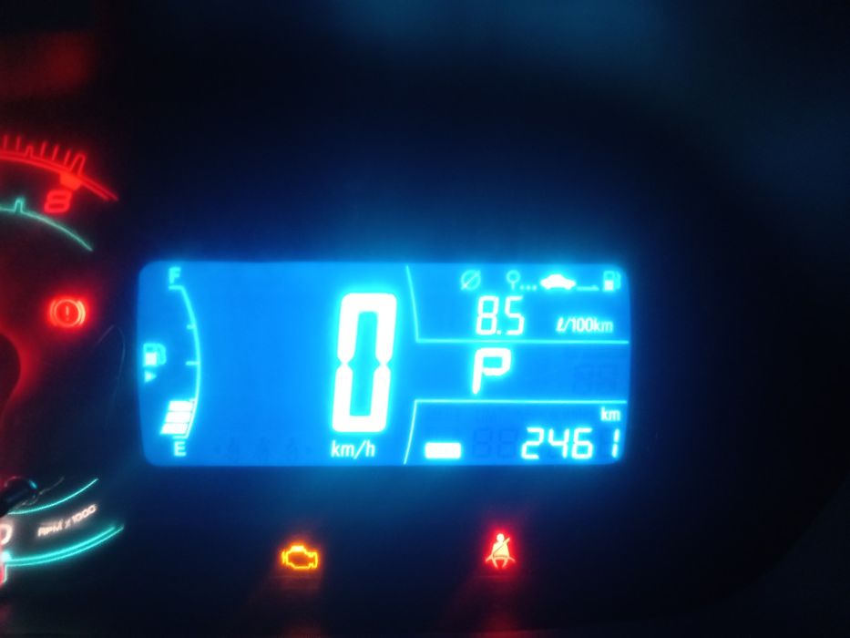 Naqtga sotiladi yangi mashena