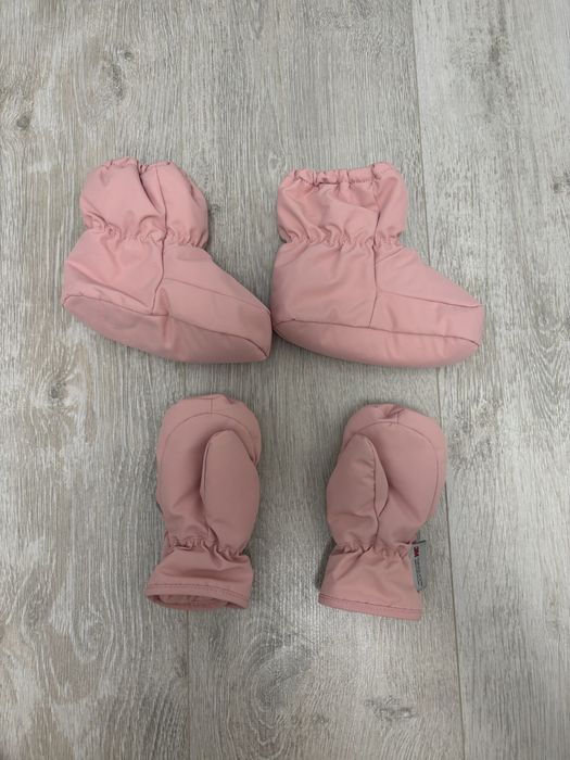 Зимен коплект меки ботуши и ръкавици за бебе