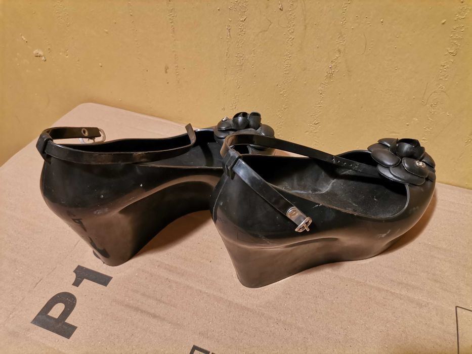 Два чифта дамски официални обувки