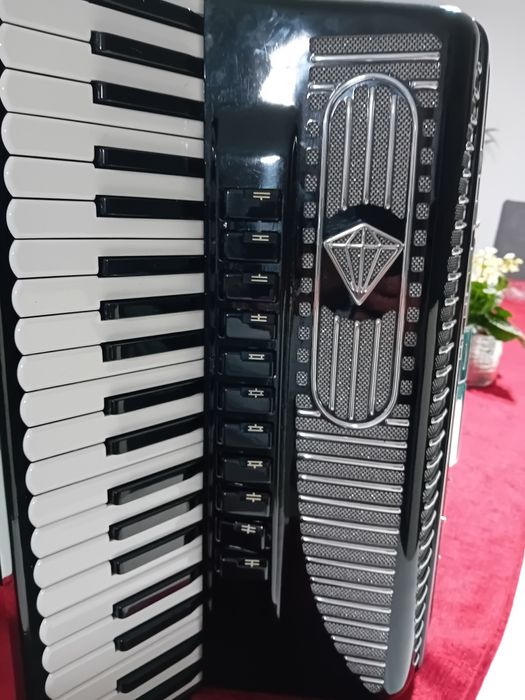 Vind Acordeoon în stare nouă KRATT