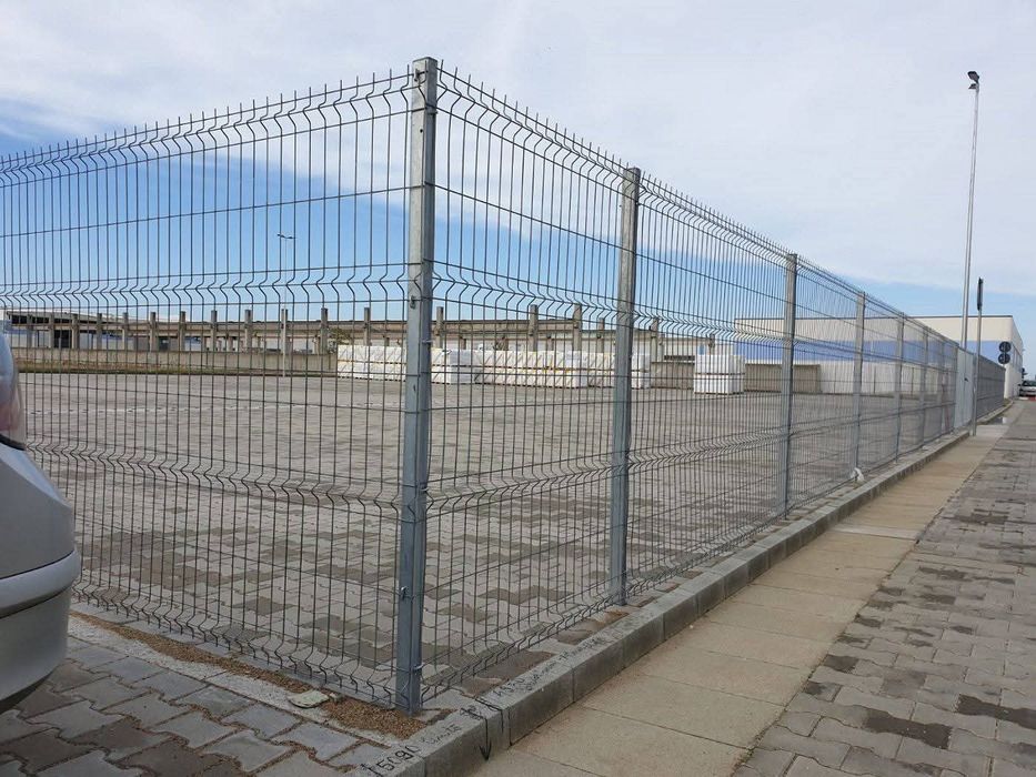 Executam garduri si porti