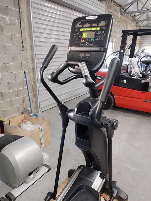 Precor EFX 833 Elliptical Cross Trainer